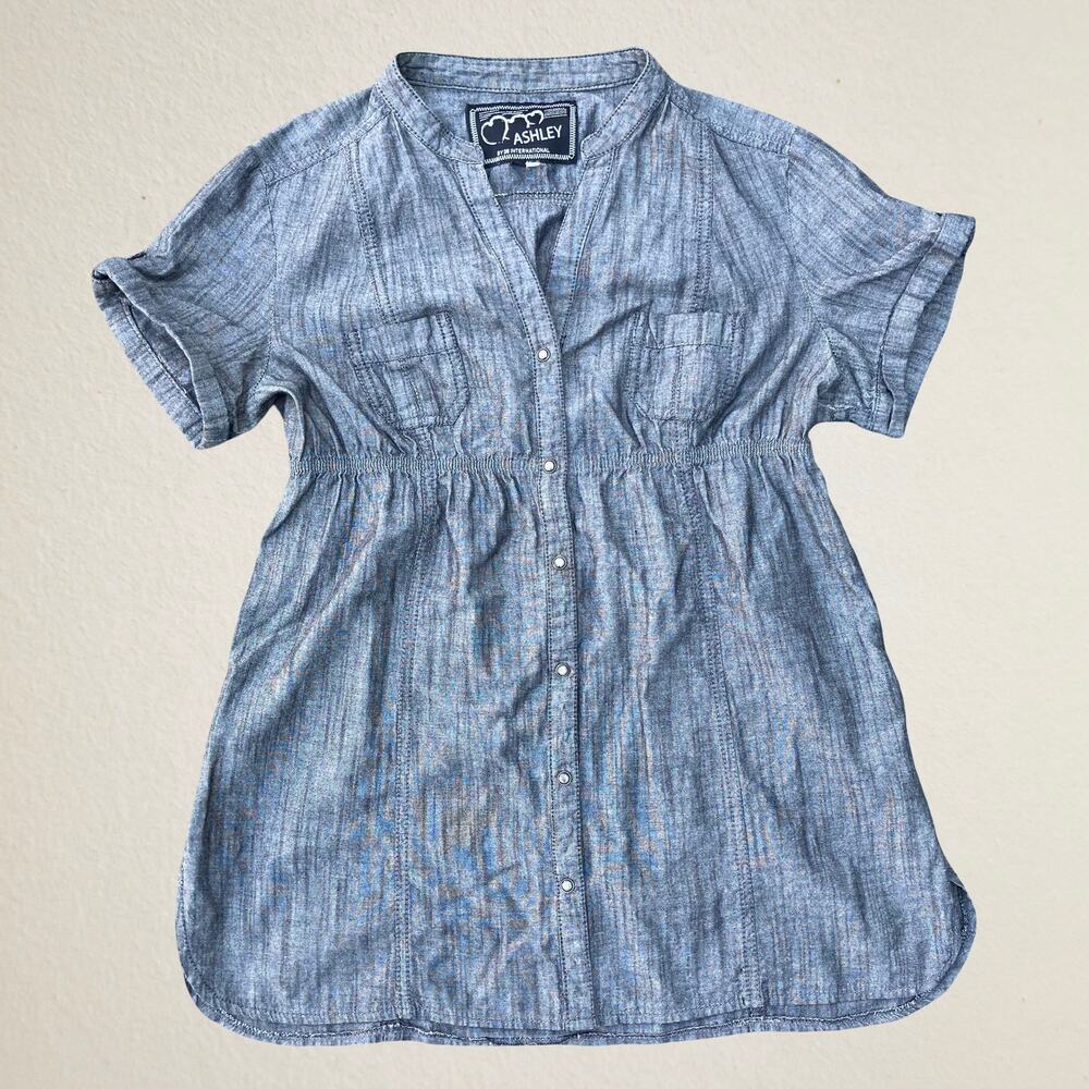 Long gray blouse with cinched waist, office core preppy teacher